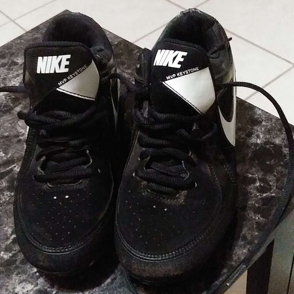 Soccer shoes